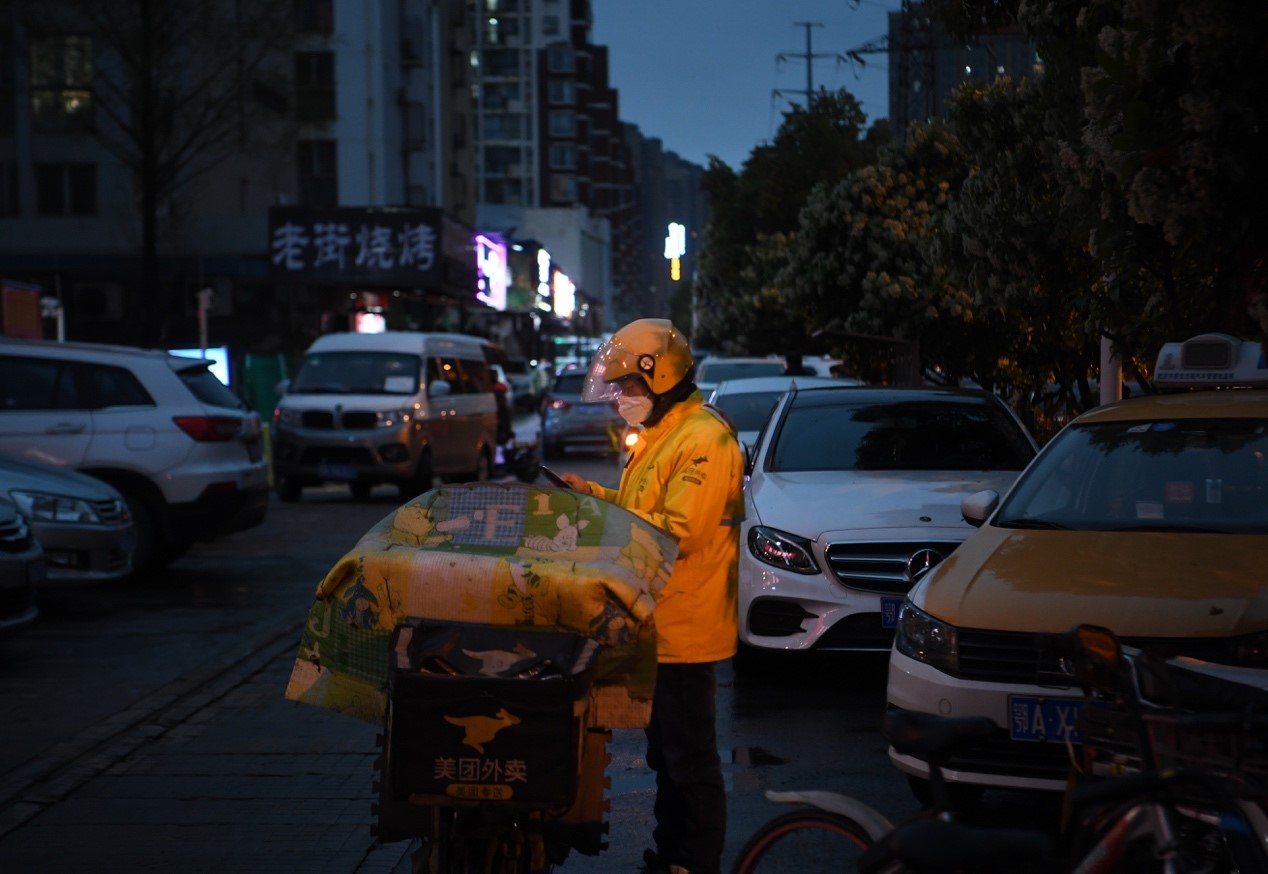 武汉近六成餐饮商家恢复外卖业务 有市民单周点141份外卖
